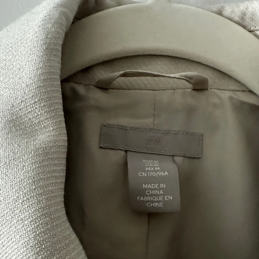 H&M Cream Women's Blazer with Gold Buttons - Picture 2 of 6